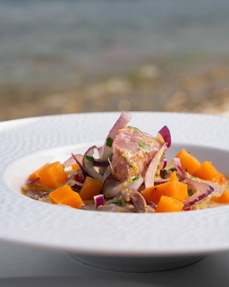 Ceviche de ricciola con leche de tigre de pistacho